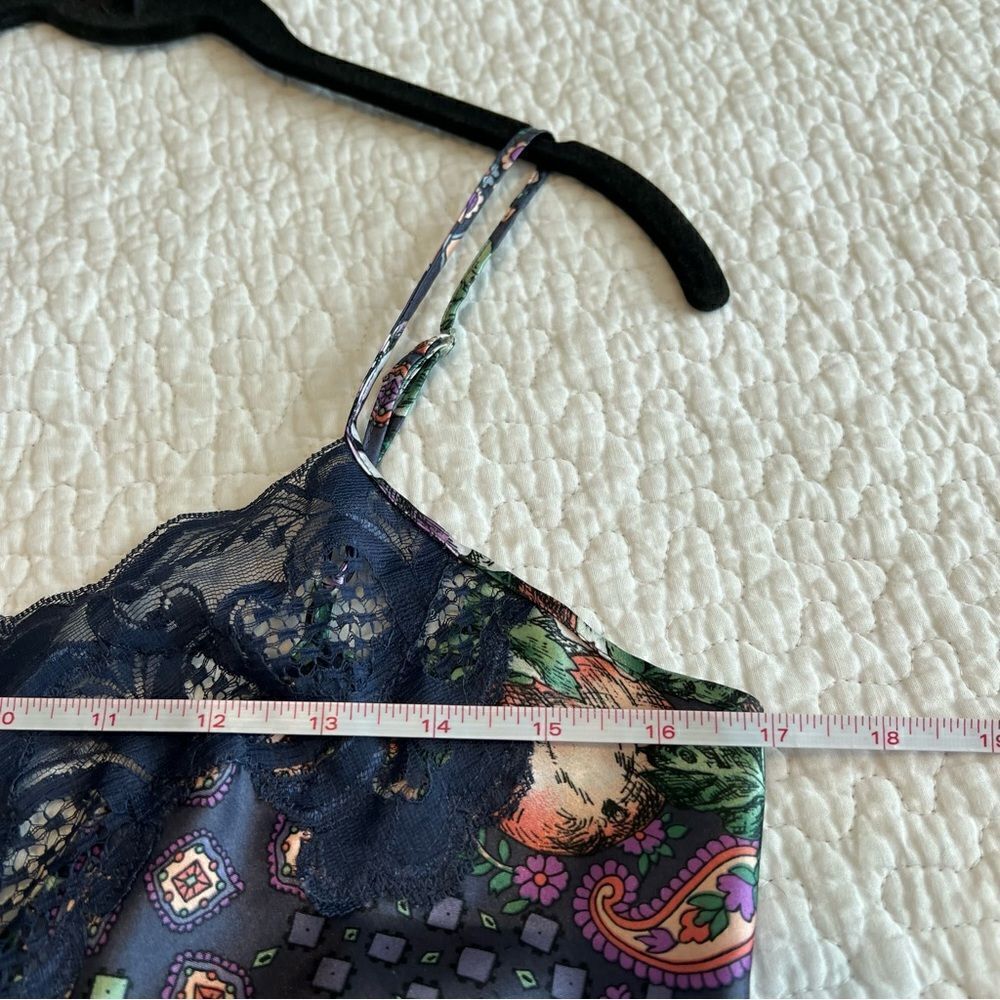 ✨ Vintage Gold Label Victoria’s Secret Blue Lace Floral Satin Slip Small - Picture 9 of 10